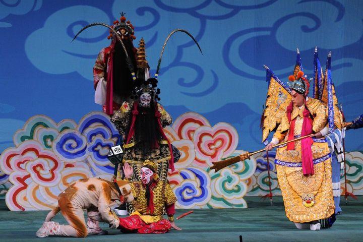 清宫廷戏《升平宝筏》中，二郎神