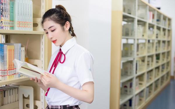 女人对你这八种表现, 没必要再死缠烂打!