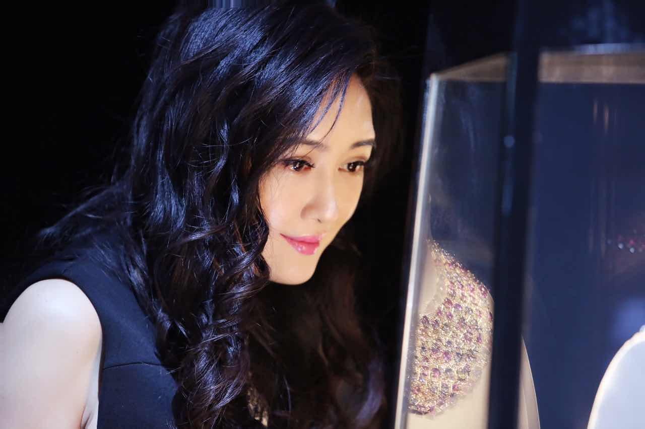 她是《神雕侠侣》中的李莫愁, 被前男友骗光财产, 转身嫁十亿富豪