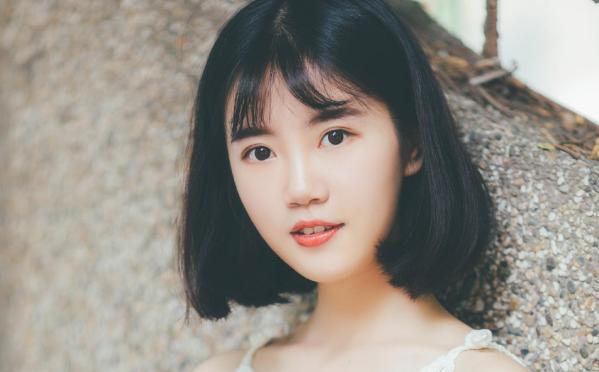 女人不经意的四个小动作, 可以证明她是否爱你!