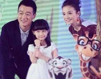 赵薇“女儿”长大了, 美貌像热巴和baby的结合体, 演技好到爆