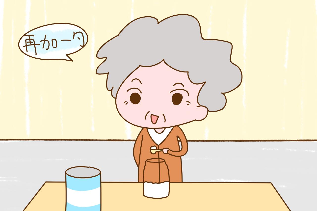 如果家里老人这样带孩子, 当妈的一定要阻止, 孩子易受到伤害