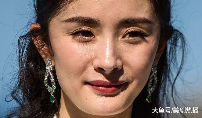 杨幂出席国外电影节, 未修照曝光, 网友: 卖家秀跟买家秀的差别!
