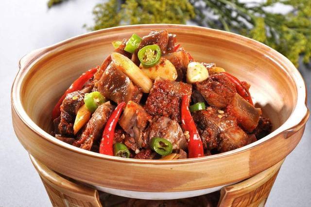 血压高这些肉是禁忌, 吃太多血压一高危害大, 赶紧管住嘴!