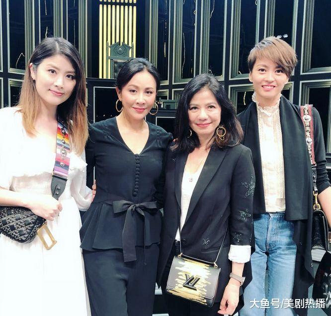刘嘉玲演舞台剧, 半个娱乐圈都来捧场! 网友: 当年的巨星都老了!