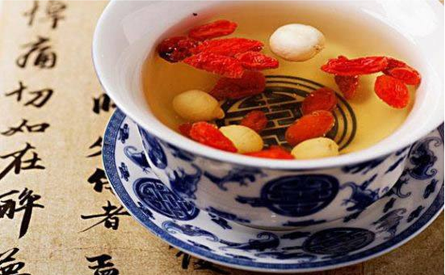 它是肝脏“卫道士”, 白开水里加几粒, 养肝明目, 很适合上班族!