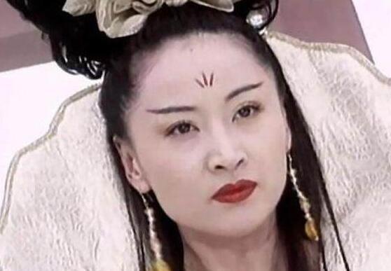 她是最美邀月宫主, 马景涛的最爱, 却因插足被原配暴打致子宫脱落