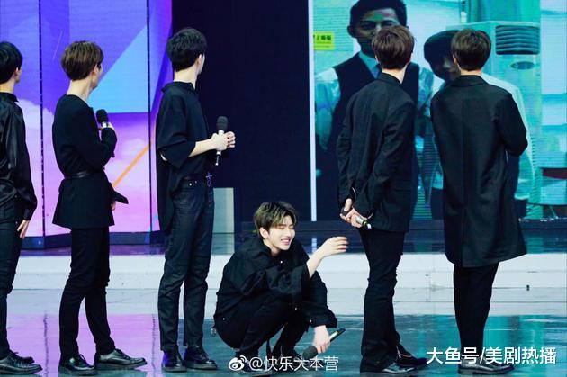 《快本》圆蔡徐坤七年前拜谢娜为师的梦! 网友: 亮点在幕后合照!