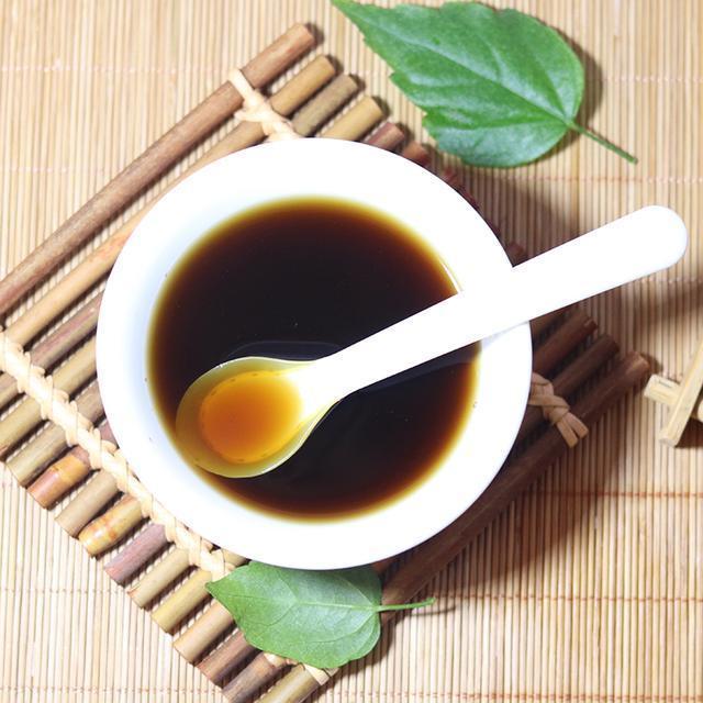 女人过了35岁老得快, 多吃这些食物, 让皮肤鲜嫩, 满脸胶原蛋白