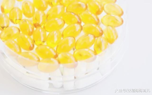 孩子经常有这些举动家长要留意了, 很可能是近视