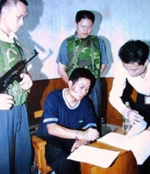 中国第一悍匪张君, 扬言"不怕死", 审判后却躲在被窝里哭