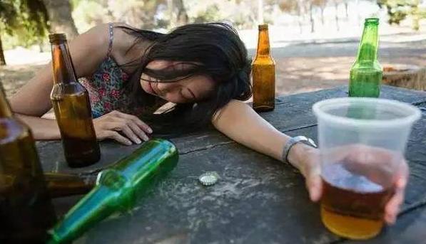 喝酒会得酒精依赖症, 肝脏受损! 教你几招不用戒酒, 也能养好肝!