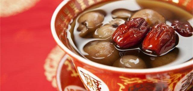 女人的月经量少得可怜, 医生说: 赶紧吃3种汤, 4种茶, 还来得及!