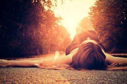 快乐的时候, 你听的是音乐。难过的时候, 你开始懂得了歌词