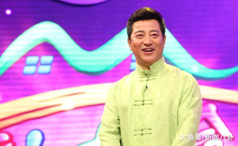 被称农民主持人, 担纲13年《乡村大世界》, 如今47岁气质依旧