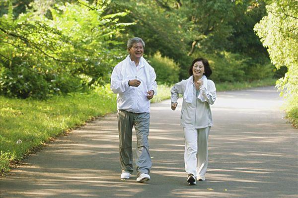 医生都羡慕: 身体有这6种特征, 说明注定长寿, 看看你符合吗?