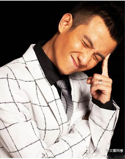 文章新发型亮相差点没被认出 网友: 这是要“从头开始”啊