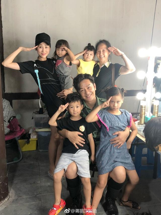 陈浩民娇妻北极放飞自我, 超模身材丝毫看不出是生过四个孩子的妈