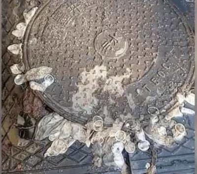 这个井盖让经过的人纷纷脸红! 网友: 这里的不可描述的故事真不少!