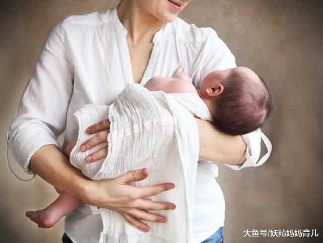 边走边摇哄宝宝睡觉的4大危害, 哄睡有时候只要一条毛巾
