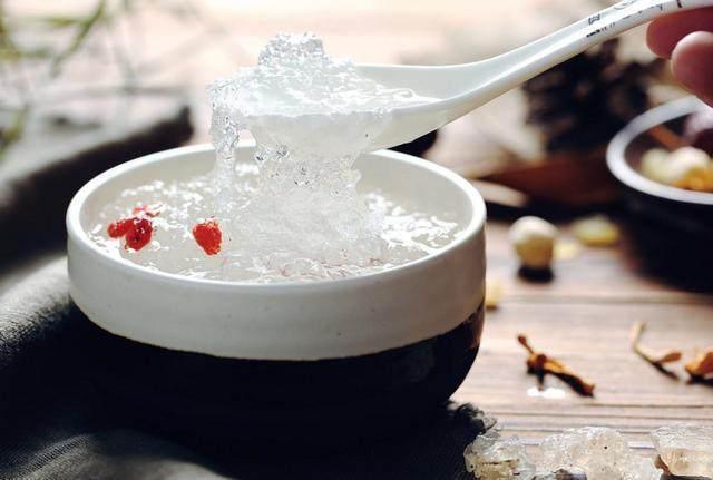 土豪贵族的“御用饮品”, 一棵树年产仅一百克, 很多人都没见过!