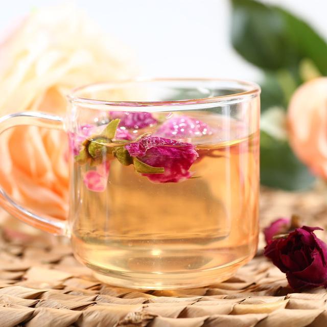 月经量少、发黑的女人老得快, 多吃4种暖宫食物, 保养卵巢显年轻