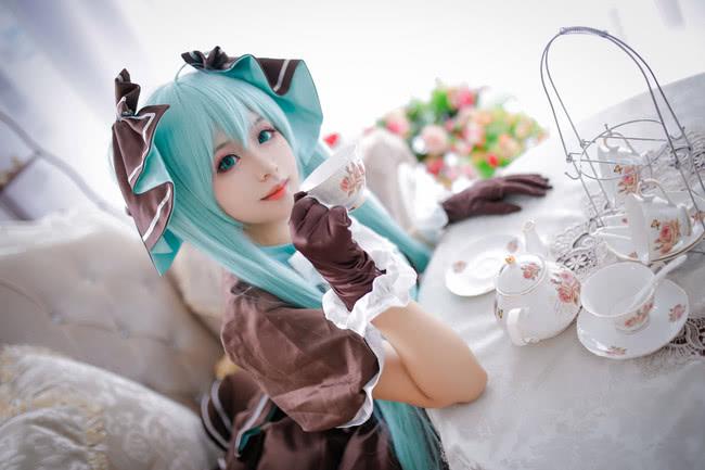 美少女COS初音未来, 网友: 这是从漫画里走出来的女生吗?