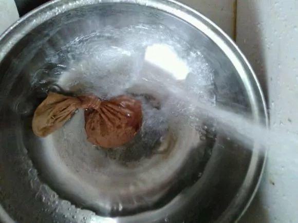 给花浇点洗头水, 虫子一碰就丧命, 花朵猛开刹不住!