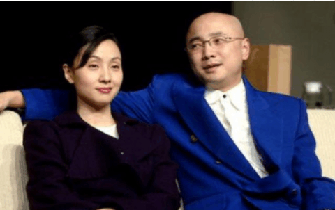 她为他9次拒绝富豪求婚, 退出娱乐圈后被丈夫宠成宝!