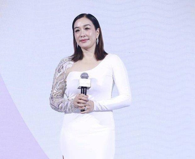 同样是姐弟恋, 钟丽缇每天打排卵针, 而他跪求老婆保重身体别再生!