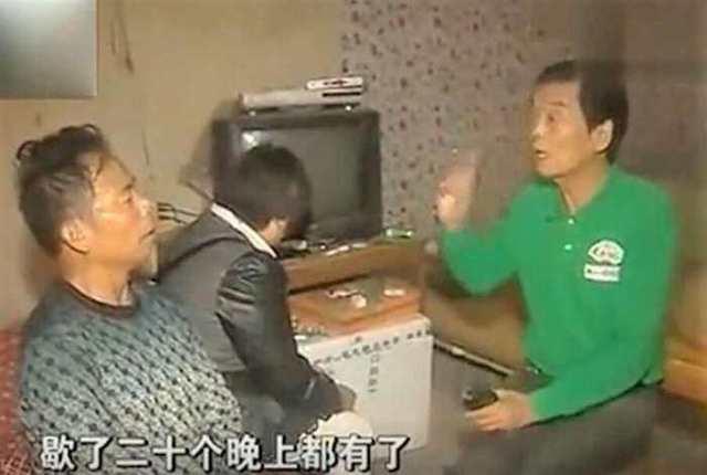 51岁大妈恋上36岁小伙同处21天后, 知实情后女儿一脸的崩溃