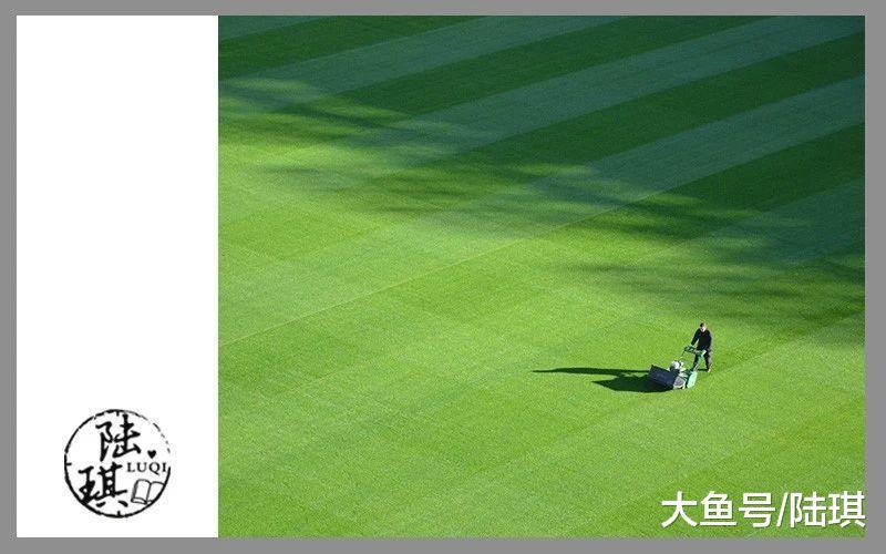 “你怎么那么好追啊。主动的女人, 男人是不会珍惜的。”