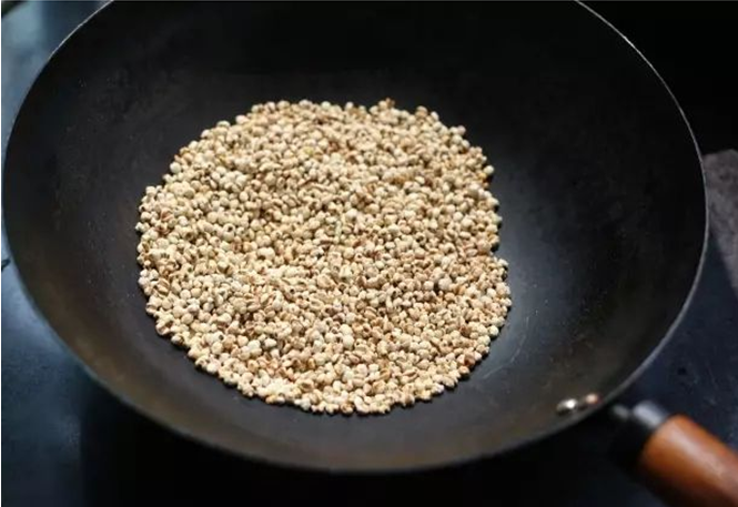 女人喝红豆薏米水减肥, 体重却一直下不去? 原因可能是这3个!