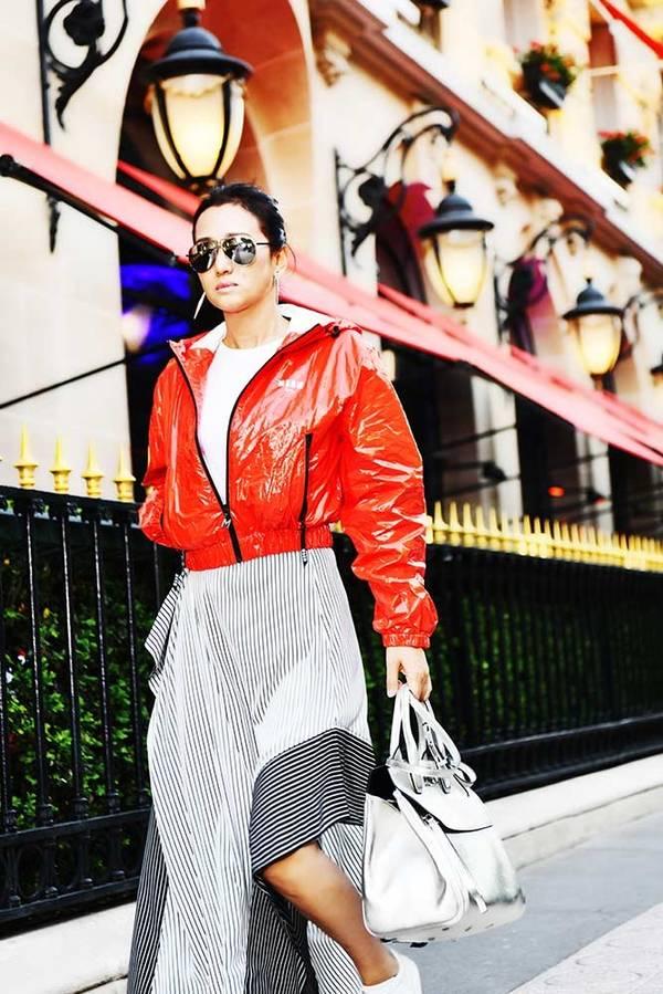 52岁巩俐现身巴黎街头 霸气侧漏气场全开