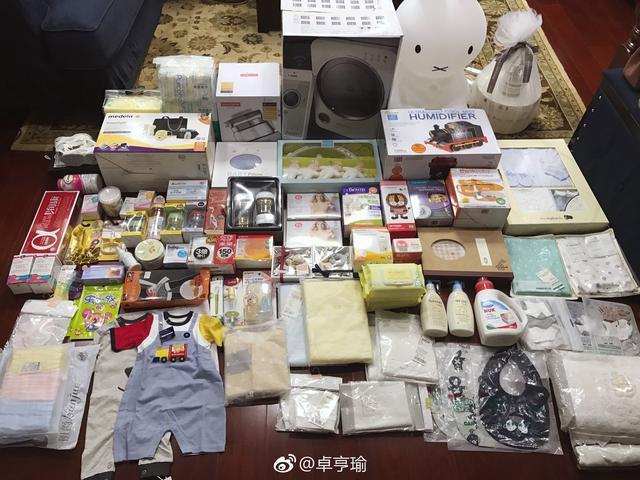 杨幂替身卓亨瑜已结婚产子, 大方晒老公和儿子照片分享喜悦!