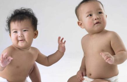 为了孩子的身体智力能更好发育, 妈妈最好给宝宝训练这些动作