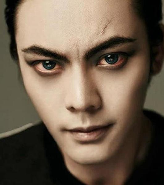 “吸血鬼”陈伟霆也太凶猛了吧, 比起他, 吴亦凡可是潮范儿十足!
