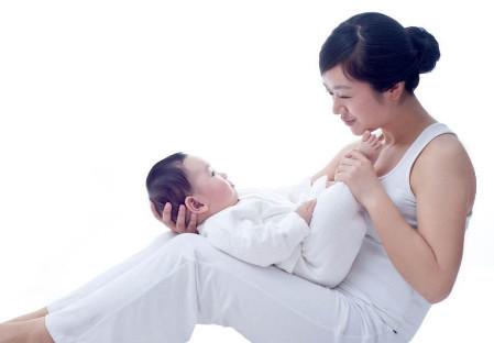 宝宝求“抱抱”妈妈别再拒绝了, 其中的原因是这样的