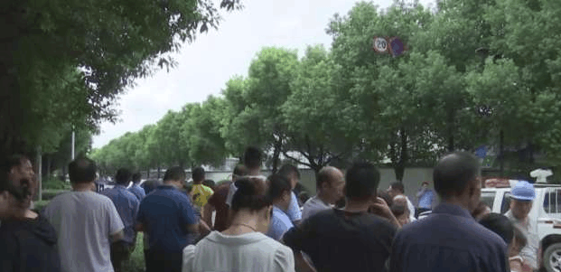 无锡锡北镇一河道发现一具女尸, 马路上血迹一路通到河岸边