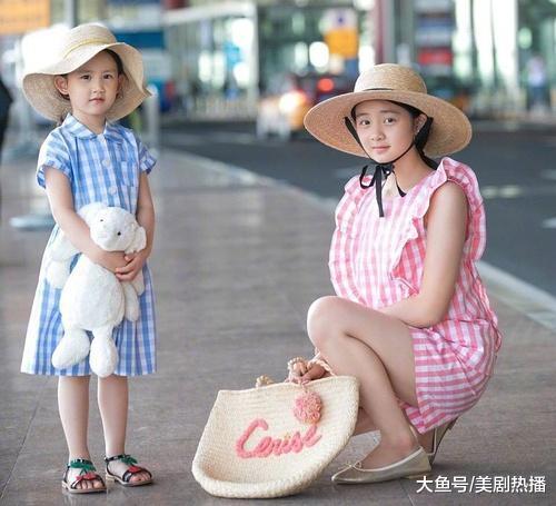 8岁爆红12岁演舞台剧, 还和李嫣走T台, 被夸是最有气质星二代? !