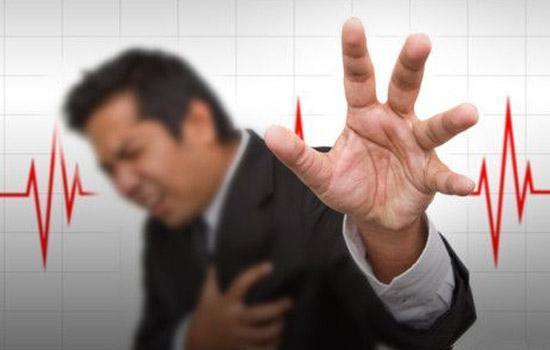 27岁女白领凌晨胸口痛, 突然心梗丧命, 只因一件事她干了8年