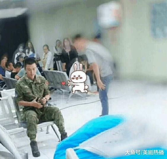 贾乃亮拍戏瘦一圈, 皮肤黝黑! 网友: 心疼! 但从幼稚变成熟了!