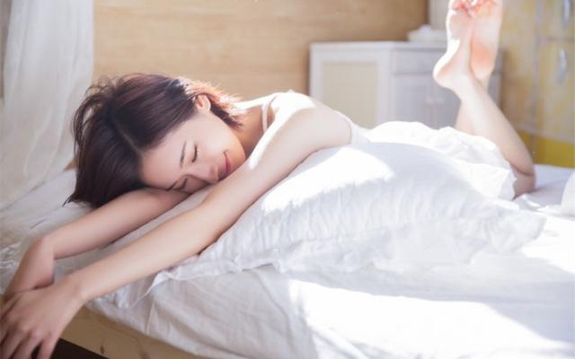 男人担心你离开他, 才会做这6件事情, 特别是第6件