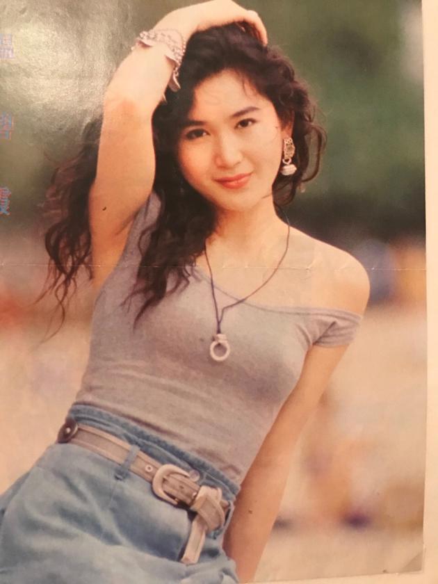 温碧霞晒旧照回忆青春 满脸胶原蛋白女神范十足