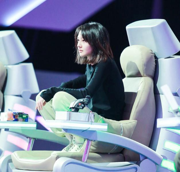 郑爽《铁甲》现场失控发飙, 怒斥节目组: 你们尊重过我的队伍吗