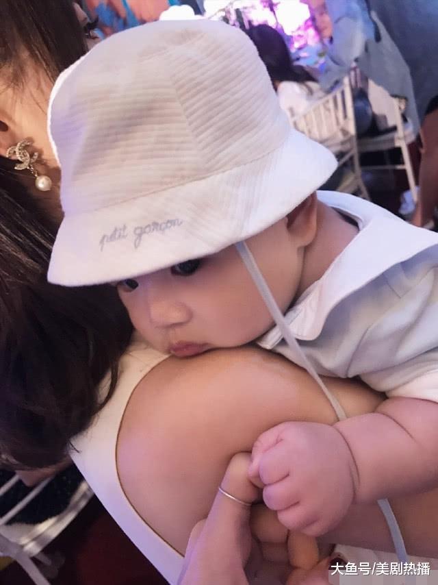 钱夫人雪梨完美逆袭, 儿子百日宴夫妻同框秀甜蜜, 王思聪最成功的前女友!