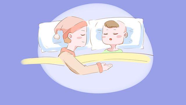 宝宝一岁之前是自己睡还是跟爸妈睡, 原来还有这讲究