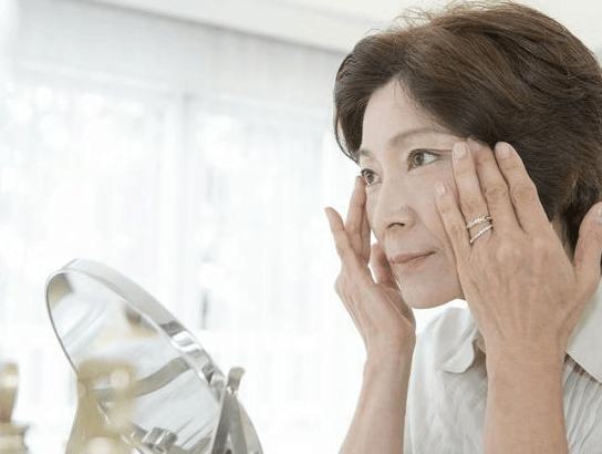 女人过了40岁, 没有这3个“感觉”, 恭喜你, 更年期会延迟到来!