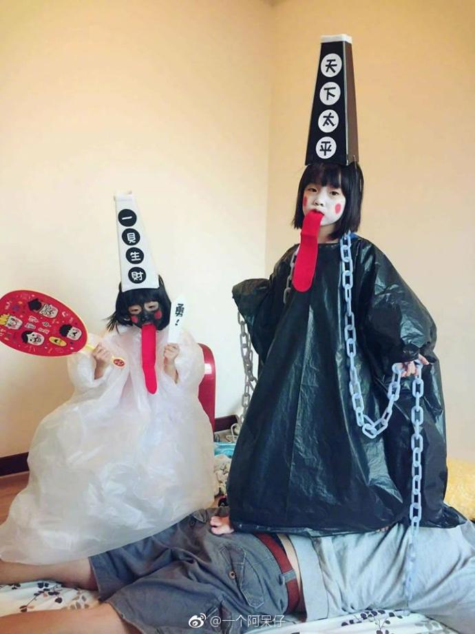 又到了万圣节, 这是小朋友和他们的爸爸妈妈交的作业 ????