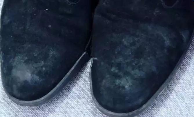 鞋子沾点鸡蛋黄, 一抹污渍全消失, 比新买的还干净!